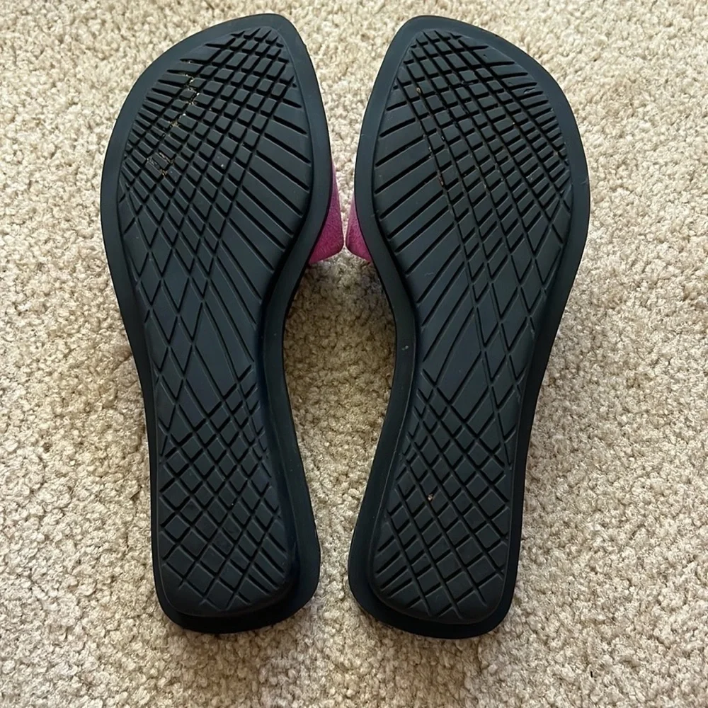 Vaneli fuchsia suede